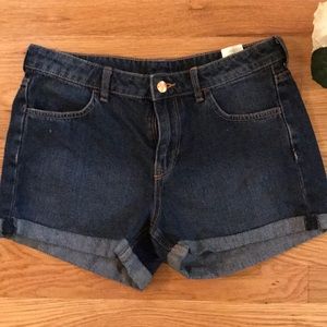 🌵H&M size 8 dark wash jean shorts